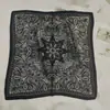 Lenço quadrado estampado de leopardo lenço feminino coreano de seda versátil lenço de cabelo lenço retro flor de caju lenço quadrado pequeno atacado