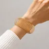 Pulsera Redonda Geométrica Personalizada Xiyin Temu de Venta Caliente Transfronteriza Joyería de Estilo Metálico Hueco Elástico Exagerado Europeo y Americano para Mujeres