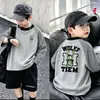 Camada Base de Pelúcia para Meninos 2026 Outono/Inverno Novo Estilo Camiseta Infantil de Manga Longa Listrada Gola Redonda Top Interno Tendência