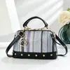Fabricante 2025 Nueva Bolsa para Mujer Bolsa Cuadrada Pequeña Bolso de Hombro Cruzado para Mujer Bolso de Mano para Mujer Tendencia al Por Mayor