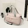 Bolsa de viagem casual moderna estilo coreano, adequada para viagens curtas, pode ser acoplada a uma mala de rodinhas, com separação de secos e molhados e compartimento para sapatos, bolsa para esportes e academia