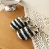 Chinelos peludos infantis, design listrado retrô, forrados com fleece, estilo meio chinelo, quentes para outono e inverno, chinelos internos antiderrapantes para meninos e meninas