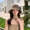 Nuevo Estilo 2026 Sombrero de Pescador Tejido para Mujer, Primavera y Verano, Sombrero de Cubo con Ala Pequeña Estilo Ins, Versátil, Hace que la Cara Parezca Más Pequeña, Único e Interesante