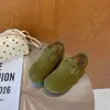 Novos sapatos Birkenstock estilo floresta de outono com dedos divididos para mulheres, novo modelo 2026, camurça com fivela, sapatos casuais versáteis para mulheres