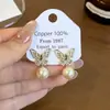 Pendientes Colgantes de Mariposa Hueca Francesa con Circonita y Perla Pendientes de Botón para Mujer 2026 Nuevo Estilo Caliente Pendientes de Tacto de Alta Gama Pendientes Exquisitos