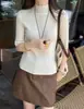 Top de punto ajustado para mujer con cuello semi-alto, manga corta, nuevo estilo 2026, adelgazante, versátil, top de lana, negro, gris, café, oscuro