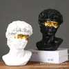 Escultura de David de lujo ligero estilo nórdico con detalles dorados, artesanía artística estilo europeo para decoración en mostradores de cafeterías y restaurantes