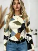 Camiseta feminina de gola redonda e manga longa com estampa floral em aquarela, estilo europeu e americano, elástica, justa ao corpo, versátil e perfeita como camada base.