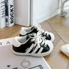 Tenis infantiles con puntera de concha, nuevo modelo de otoño, de caña baja con velcro interior, piel genuina, suela suave, zapatillas deportivas casuales para niños y niñas