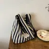 Nova Bolsa Tote 2025 para Mulheres Estilo Coreano Listrada Dupla Face Versátil de Lona Grande Capacidade Bolsa Transversal Relaxada para o Dia a Dia