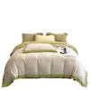 Xiangling Productos Premium Estilo Lujo Ligero Sensación de Alta Gama Bordado de Felpa de Leche Borde Ancho Juego de Cama de Cuatro Piezas Sábana Funda de Edredón Funda de Almohada Ropa de Cama