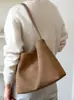 Nueva colección de principios de otoño de 2026: bolso tote tejido de patrón simple, elegante y moderno estilo coreano, perfecto para ir al trabajo, con un diseño único y alto atractivo estético