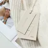 [Nuevo 2023] papel especial Tarjeta de incienso de arroz etiqueta de traje logo colgante cóncavo de presión estilo simple de lujo ligero ropa