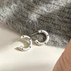 Aretes negros de lunares estilo coreano, con diseños de moño y florales, aretes de aro en forma de C, un estilo fresco y simple, disponibles en múltiples diseños