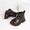Botas de Moda Estilo Británico a Media Pantorrilla para Niñas 2026 Primavera/Otoño Nuevas Botas Cómodas de Piel para Niños Medianos y Grandes Versátiles Elegantes Botas de Princesa
