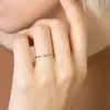 Anillo Minimalista Popular de Nicho Transfronterizo, Piedra Natal de Diciembre, Banda Lisa con Circonita de Colores, Joyería de Lujo Ligero de Moda