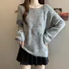 Suave estilo top de punto con lentejuelas de mariposa tridimensional para mujer, primavera y otoño, casual de hombros descubiertos, holgado, adelgazante, suéter pullover versátil