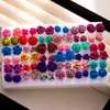 Combinación de Set de Aretes Mini Flor de Celebridad de Internet: 36 Pares de Pendientes de Flor de Diamante Coloridos, 50 Pares de Pendientes Simples de Punto Geométrico de Diamante