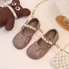 Sapatos de Couro para Meninas 2026 Novo Estilo Sapatos Estilosos de Princesa para Menininhas Mocas para Primavera e Outono Sapatos Macios para Crianças Sapatos de Bebê Anti-Gotejamento
