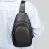 Fornecimento Direto da Fábrica Bolsa de Peito de Couro Bovino de Camada Superior Moda Versátil Casual Masculina de Couro Genuíno Bolsa Transversal de Ombro Portátil Respirável