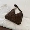 Bolsa grande de estampa de leopardo para mulheres, nova moda de inverno 2026, bolsa de ombro versátil, bolsa tote popular de alta qualidade para o dia a dia