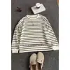 Camiseta de Manga Larga Rayas Blancas y Negras para Hombre, Primavera y Otoño, Top Trendy de Corte Limpio, Camiseta Básica Suelta y Casual de Cuello Redondo