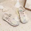 Sandalias de cuña para niñas, estilo cuento de hadas, princesa, suela suave, con pedrería, 2026, verano, zapatos nuevos de cuero de moda para niñas pequeñas