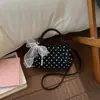 Bolsa de Mão Pequena Tote Elegante e Simples Nova para Primavera 2026 para Mulheres Bolso Almofada de Bolinhas Nicho Bolsa de Ombro