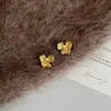 Pendientes de botón de metal con forma de flor y perla de estilo francés de alta gama y lujo ligero, Pendientes simples de personalidad de moda, Accesorios para orejas de diseño nicho