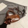 Bolso pequeño de cuero encerado al aceite de alta calidad para mujer, nuevo otoño e invierno 2024, bandolera versátil, bolso bowling portátil de moda