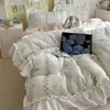 Juego de cuatro piezas de terciopelo de leche bordado estilo francés de grado A, con funda nórdica y sábana de franela de doble cara, y ropa de cama de forro polar de coral
