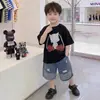 Conjunto de Manga Corta para Niños 2026 Nuevo Atuendo de Verano Estilo Coreano Camiseta de Dibujos Animados Pantalones Cortos de Mezclilla Bebé Delgado Conjunto de Dos Piezas Moderno