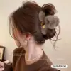 Presilha de cabelo estilo vintage que não danifica os fios, na cor café com toque de luxo, presilha de tubarão de pelúcia, acessório de cabelo fofo e doce para penteados presos.