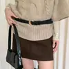 Cinto irregular de camurça estilo Melard para mulheres, coleção outono/inverno 2026, com fivela de metal, perfeito para combinar com vestidos