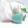 Venta al por mayor de fábrica botella de perfume de jade con forma de corazón de durazno, polvo de cristal, fluorita de cristal, amor, botella de aromaterapia, botella de aceite esencial, colgante de joyería