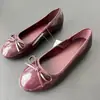 Sapatos Femininos Rasos com Laço Cruzado, Venda Quente Outono 2026, Cruzamento de Fronteiras, Tamanho Grande, Slip-On Casual, Atacado de Comércio Exterior