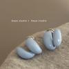Pendientes de metal retro francés con diseño de nicho de flores blancas, elegantes pendientes geométricos femeninos con temperamento, joyería al por mayor