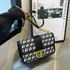 Bolsa Estilo Tweed 2025 Nova Moda Luxo Acessível Pequena Bolsa Quadrada Tampa Fecho de Metal Corrente Transversal Bolsa de Ombro para Mulheres