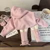 Ropa Infantil Estilo Coreano 2025 Nuevo Set de Dos Piezas para Niñas Otoño e Invierno: Suéter de Punto con Capucha y Forro Polar, Calcetines Holgados y Leggings Tendencia