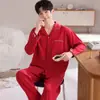 Conjunto de pijama de algodão puro com mangas compridas e calças compridas, conjunto de duas peças moderno para homens na cor vermelho vivo para o ano do zodíaco, celebração de casamento, transmissão ao vivo, roupa de casa