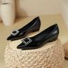 Zapatos de Salón Individuales Bajos con Hebilla Cuadrada de Pedrería para Mujer 2025 Nuevo Primavera y Otoño Rojo Vino Punta Fina Charol Cómodos Zapatos de Mujer