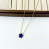 Nuevo Collar de Acero Inoxidable Flor de Cinco Pétalos Flor de Ciruelo Concha Imitación Flor Trébol de Cuatro Hojas Cadena para Clavícula Moderno Versátil de Moda