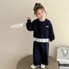 Conjunto Estiloso para Meninas 2026 Moletom Primavera Outono Renda da Moda Novas Roupas de Outono Infantis Conjunto de Duas Peças Estilo Princesa