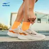 Zapatillas de Running Hongxing Erke Shadow 2 para Hombre Verano 2026 Nuevas Zapatillas Deportivas de Suela Blanda Amortiguadoras de Impacto Rebotantes Resistentes al Desgaste