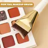 Brocha de Base Cola de Pez Curva No Absorbe Polvo Ultra-Fina Angular Media Luna Principiante Sin Rastro Brocha Correctora Cabeza Plana Herramienta de Maquillaje