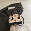Bolsa de Mão Fashion Nova de Cereja Verão 2025 Bolsa de Mão Grande Capacidade Fofa para o Dia a Dia Bolsa Almofada de Ombro