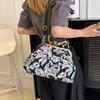 Bolsa Feminina Simples Elegante Nova com Fecho Chinoiserie Feminina 2025 Nova Versátil Ins Bolsa Transversal Pequena Quadrada