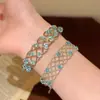 Pulsera tejida calada de estilo vintage europeo y americano, sensación de lujo ligero y alta gama, versátil para el trabajo, accesorio de mano exquisito y simple al por mayor