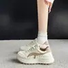 Otoño 2026 Nuevos Zapatos de Padre de Suela Gruesa Moda para Mujer Versátiles Deportivos Casuales Punta Redonda con Cordones Zapatos Blancos Comercio Exterior