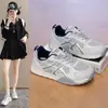 Tênis Coreano Ins da Nova Versão Dad Shoes para Mulheres 2026 Outono Estudante Corrida Esportes Casual Estilo de Rua Sola Grossa Aumentador de Altura 29110